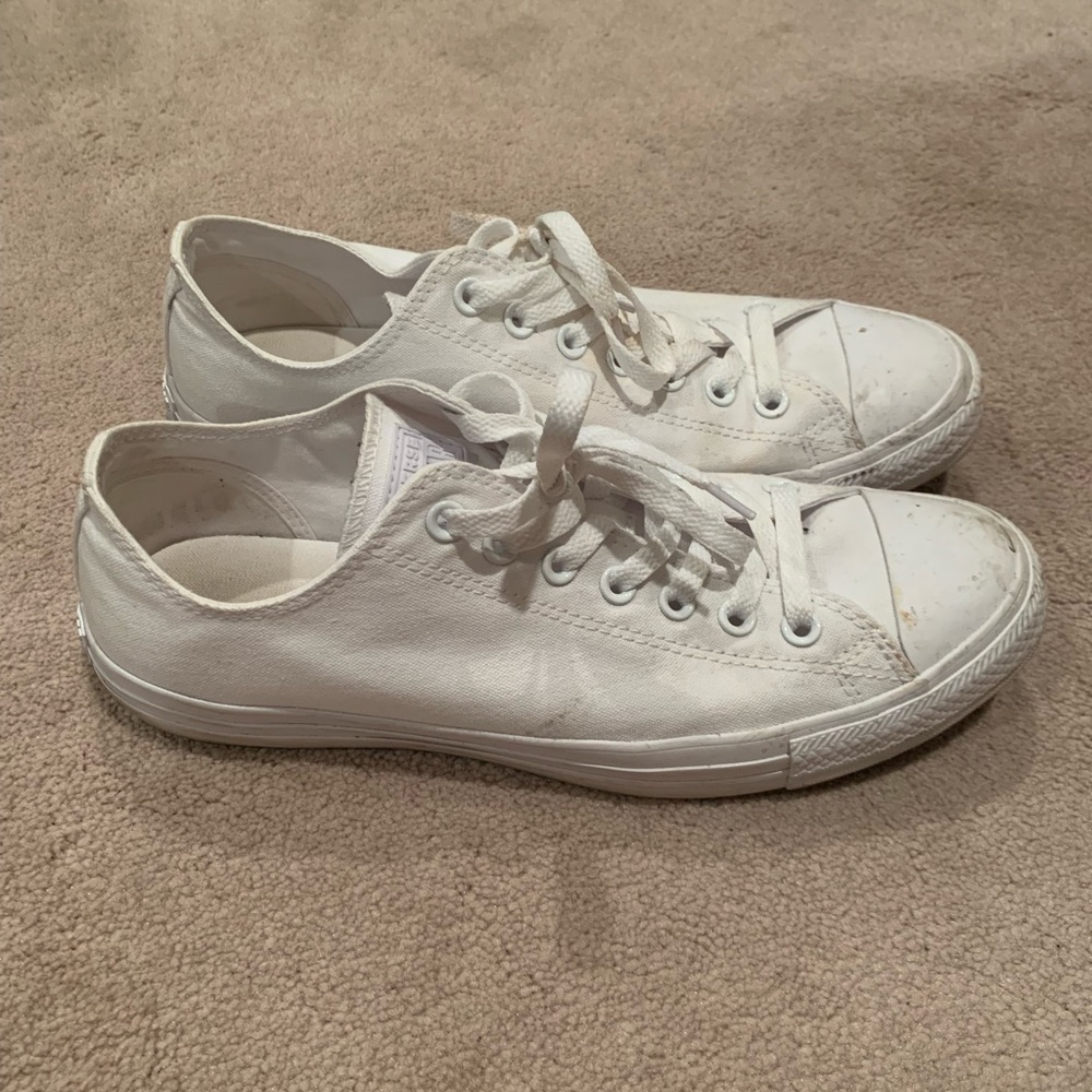 Lightly worn converse that just need a bath